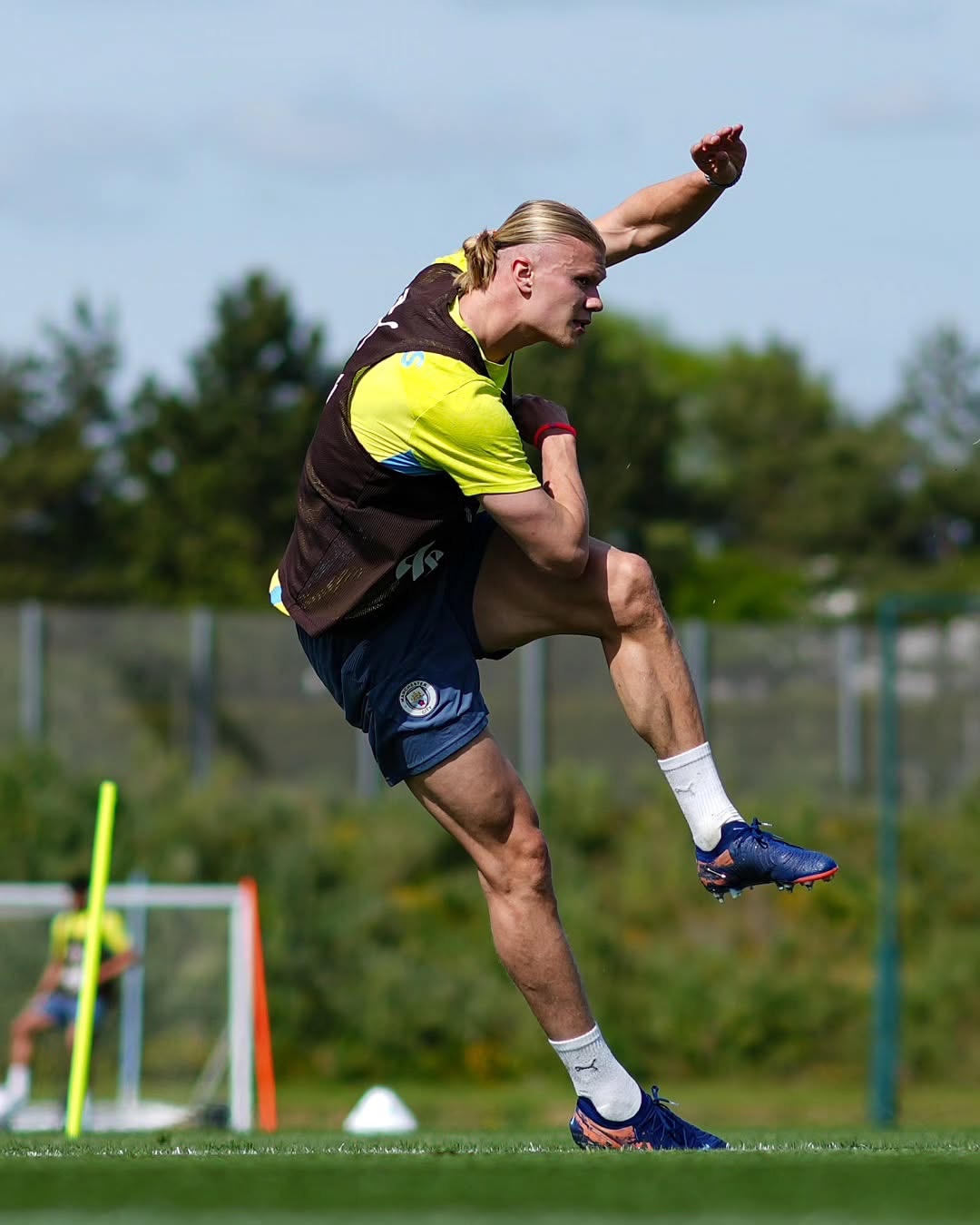 出色发挥引发热议!,哈兰德在SKT比赛中战术调整全场沸腾不已 出色发挥引发热议!,哈兰德在SKT比赛中战术调整全场沸腾不已