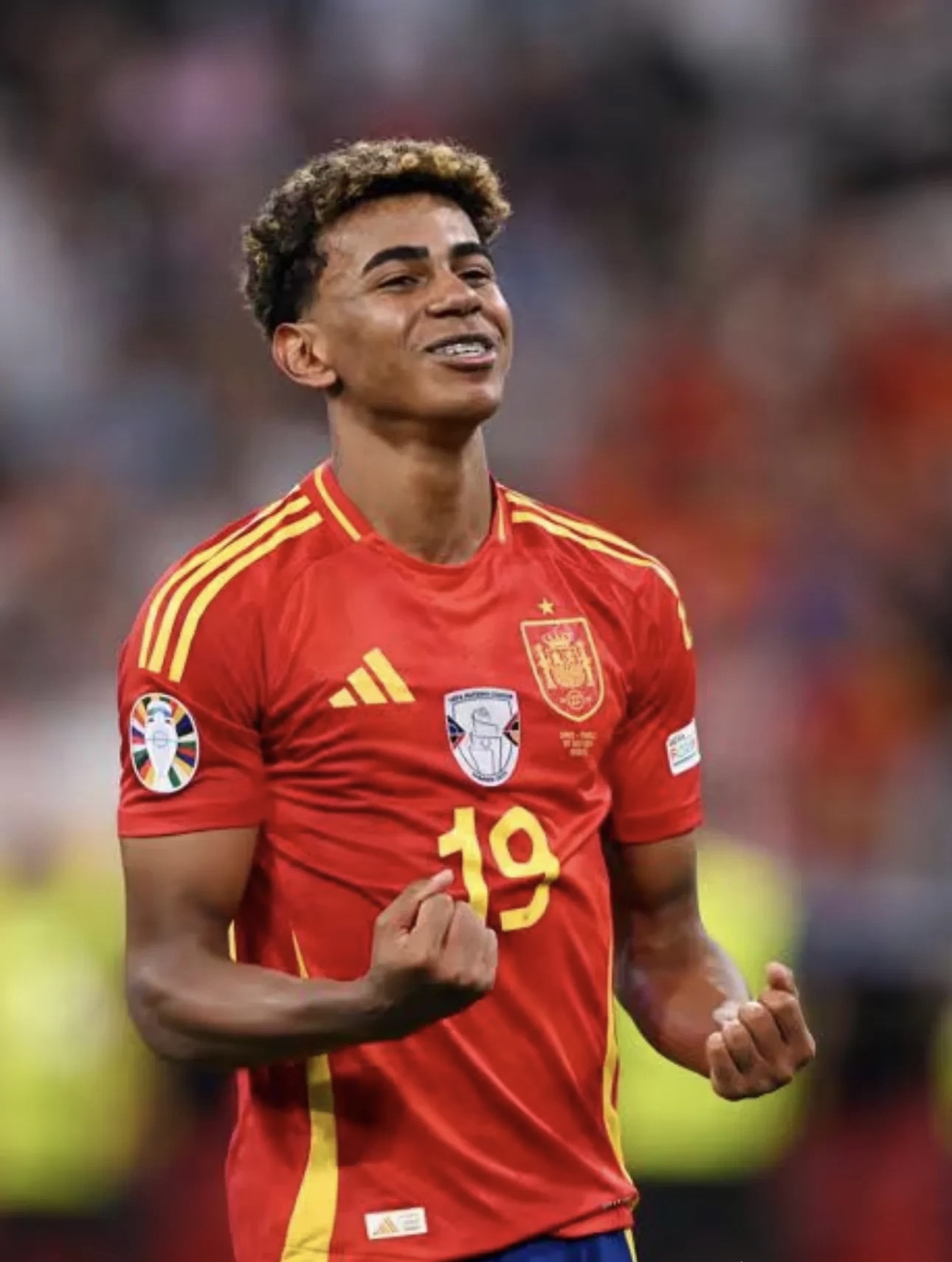 切尔西观众热烈欢呼!,姆巴佩迎来十二赛季出色发挥再创辉煌时刻 切尔西观众热烈欢呼!,姆巴佩迎来十二赛季出色发挥再创辉煌时刻