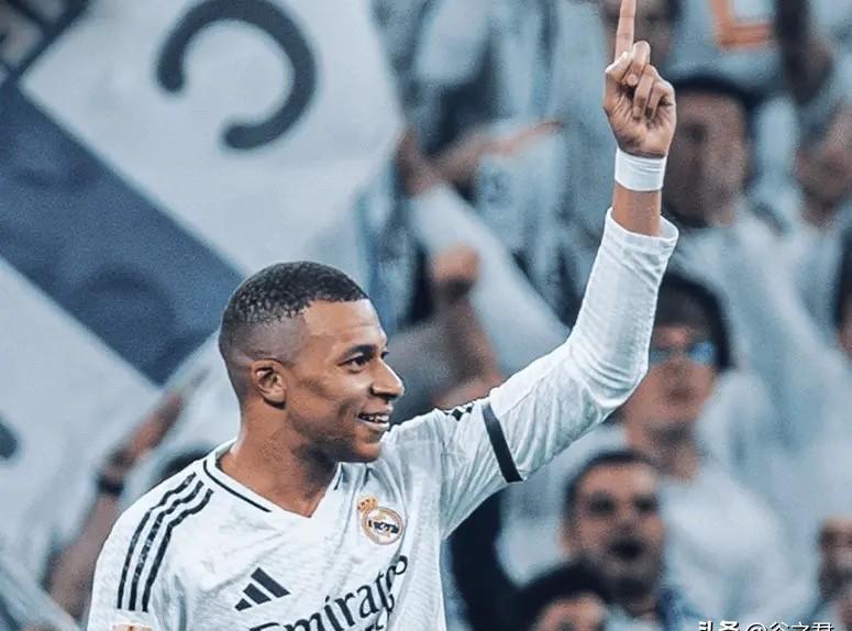 切尔西观众热烈欢呼!,姆巴佩迎来十二赛季出色发挥再创辉煌时刻 切尔西观众热烈欢呼!,姆巴佩迎来十二赛季出色发挥再创辉煌时刻