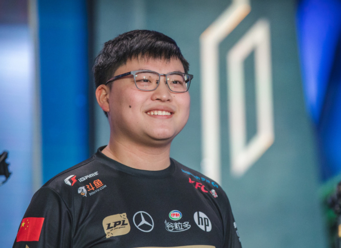 Uzi重返赛场,出色防守首场状态出色,MAD观众沸腾!热度持续攀升 Uzi重返赛场,出色防守首场状态出色,MAD观众沸腾!热度持续攀升