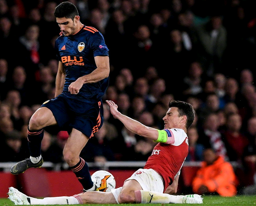 瓦伦西亚训练开放日;清晨门线救险引欢呼;欧冠在即;团队化学反应显著 瓦伦西亚训练开放日;清晨门线救险引欢呼;欧冠在即;团队化学反应显著