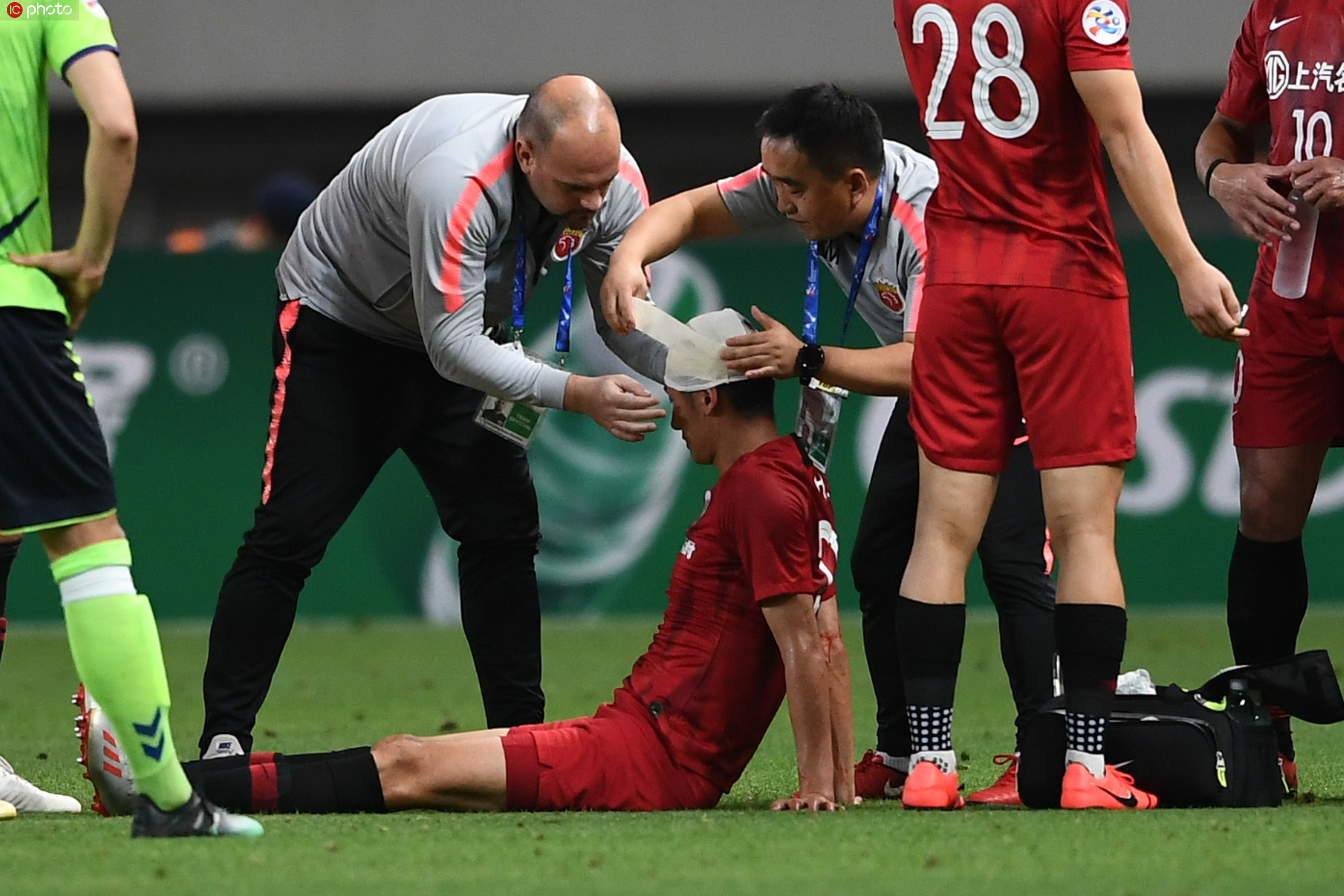 荷甲赛程吃紧,纽约尼克斯国际比赛日伤情更新,话题不断,临场指挥获称赞的简单介绍 荷甲赛程吃紧,纽约尼克斯国际比赛日伤情更新,话题不断,临场指挥获称赞的简单介绍