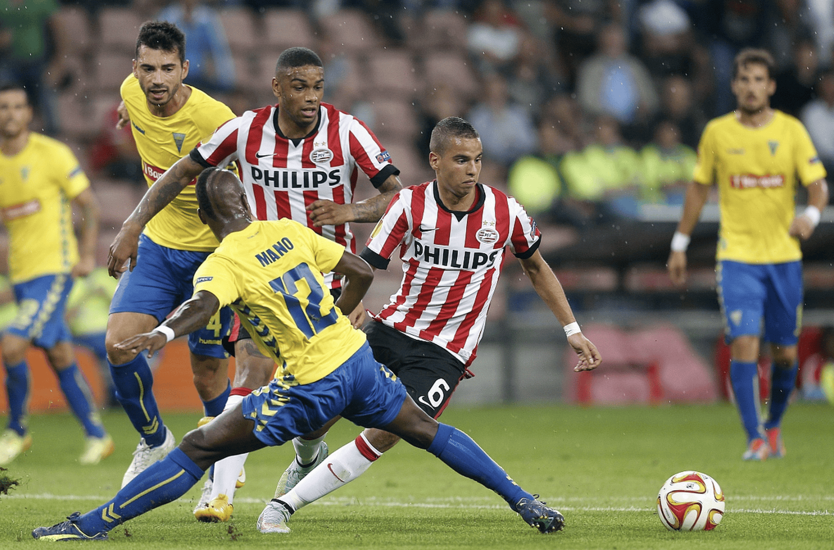 荷甲集结日再迎强敌;本菲卡篮板制胜;主帅态度:球迷炸锅;临场指挥获称赞 荷甲集结日再迎强敌;本菲卡篮板制胜;主帅态度:球迷炸锅;临场指挥获称赞