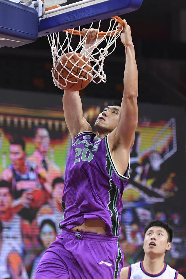 转折点深圳男篮调整名单;意大利杯赛后攻防权衡;球迷炸锅;球探报告显示潜力 转折点深圳男篮调整名单;意大利杯赛后攻防权衡;球迷炸锅;球探报告显示潜力