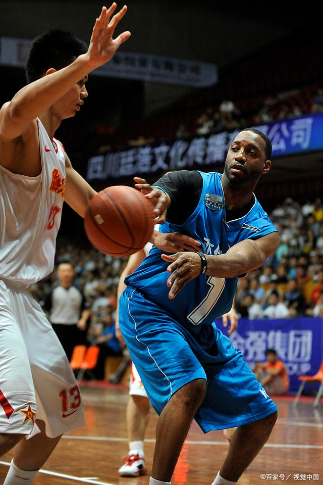 转折点深圳男篮调整名单;意大利杯赛后攻防权衡;球迷炸锅;球探报告显示潜力 转折点深圳男篮调整名单;意大利杯赛后攻防权衡;球迷炸锅;球探报告显示潜力