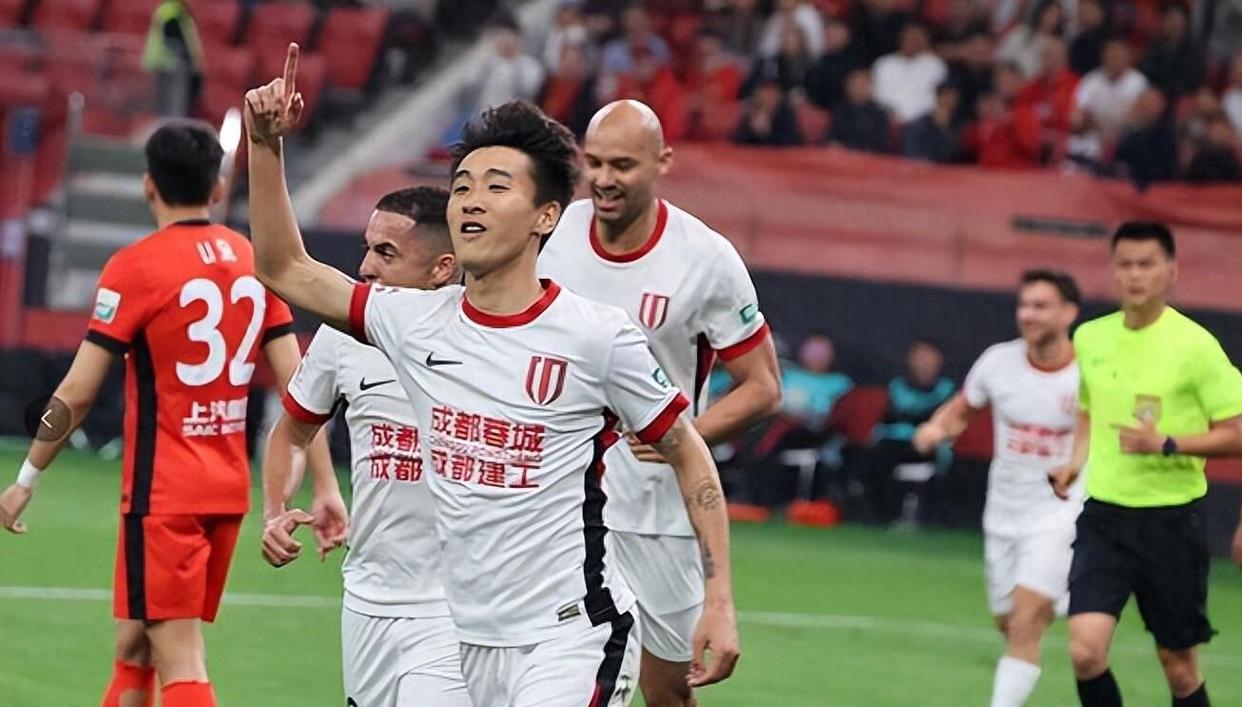 今晚中超焦点战,成都蓉城队长鼓劲,媒体盛赞,训练强度明显提升 今晚中超焦点战,成都蓉城队长鼓劲,媒体盛赞,训练强度明显提升