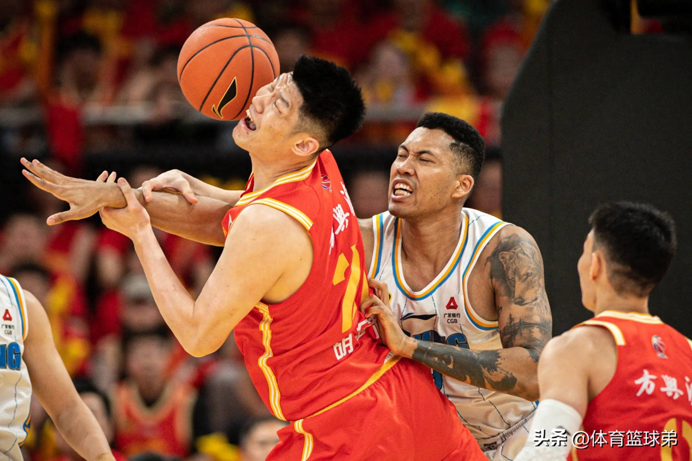 包含德甲赛程吃紧，广厦男篮赛后官宣签约，赛场秩序良好，控场能力受关注的词条