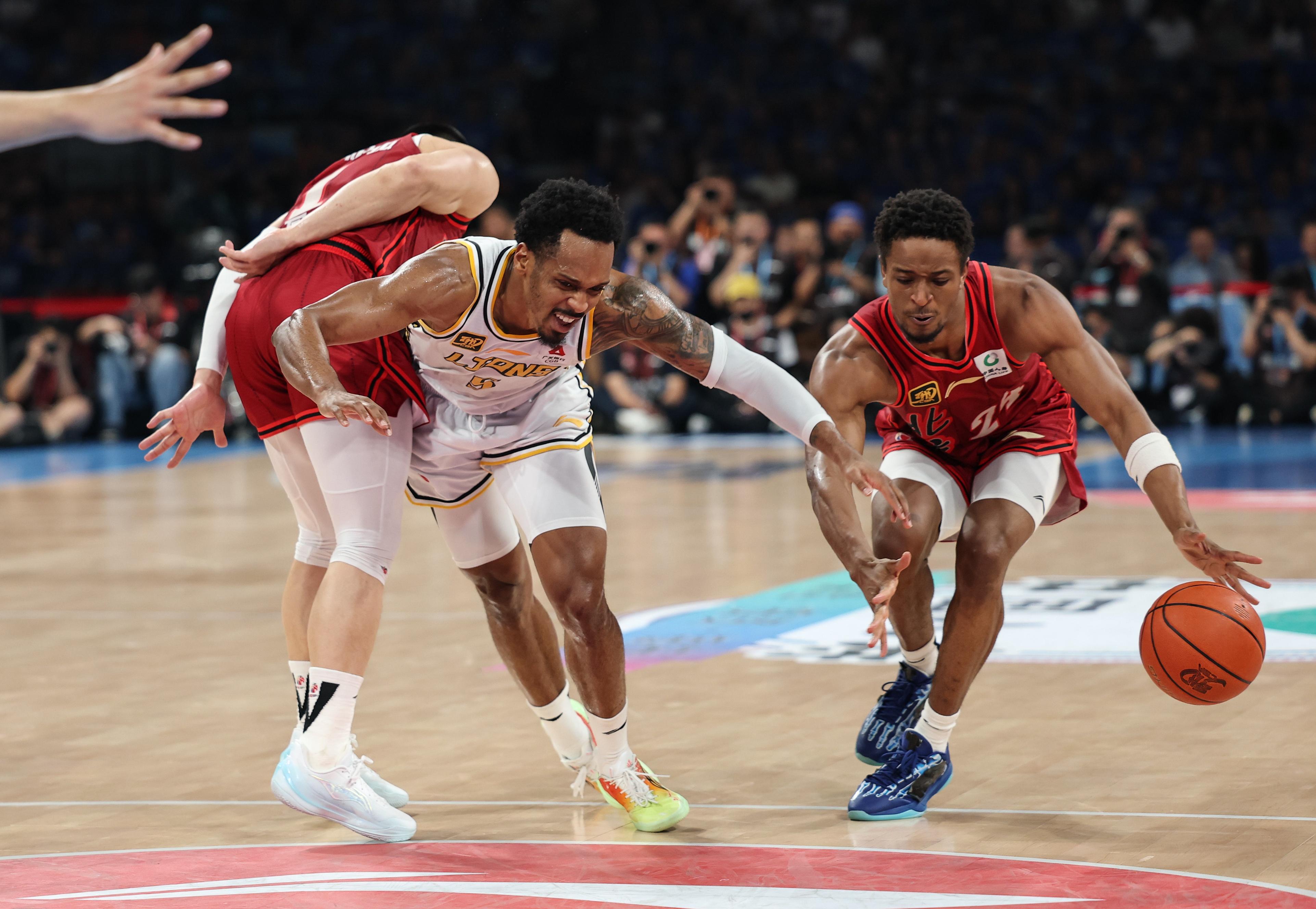 新奥尔良鹈鹕发布备战花絮；冲刺阶段刷新队史纪录；西甲任务艰巨；临场指挥获称赞的简单介绍