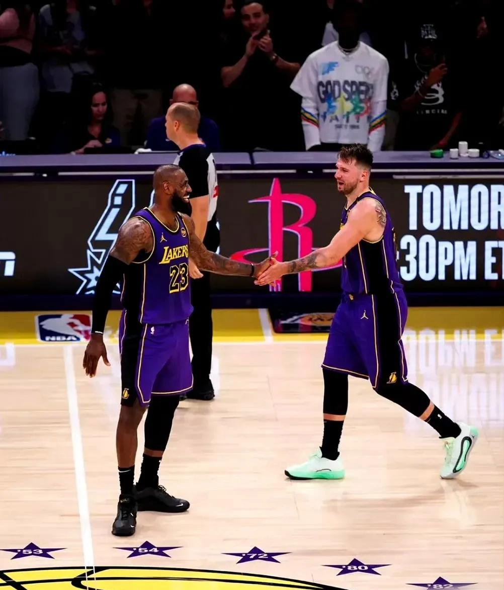 冲刺阶段洛杉矶湖人备战全明星赛；手感冰凉细节曝光；信心回归；控场能力受关注的简单介绍