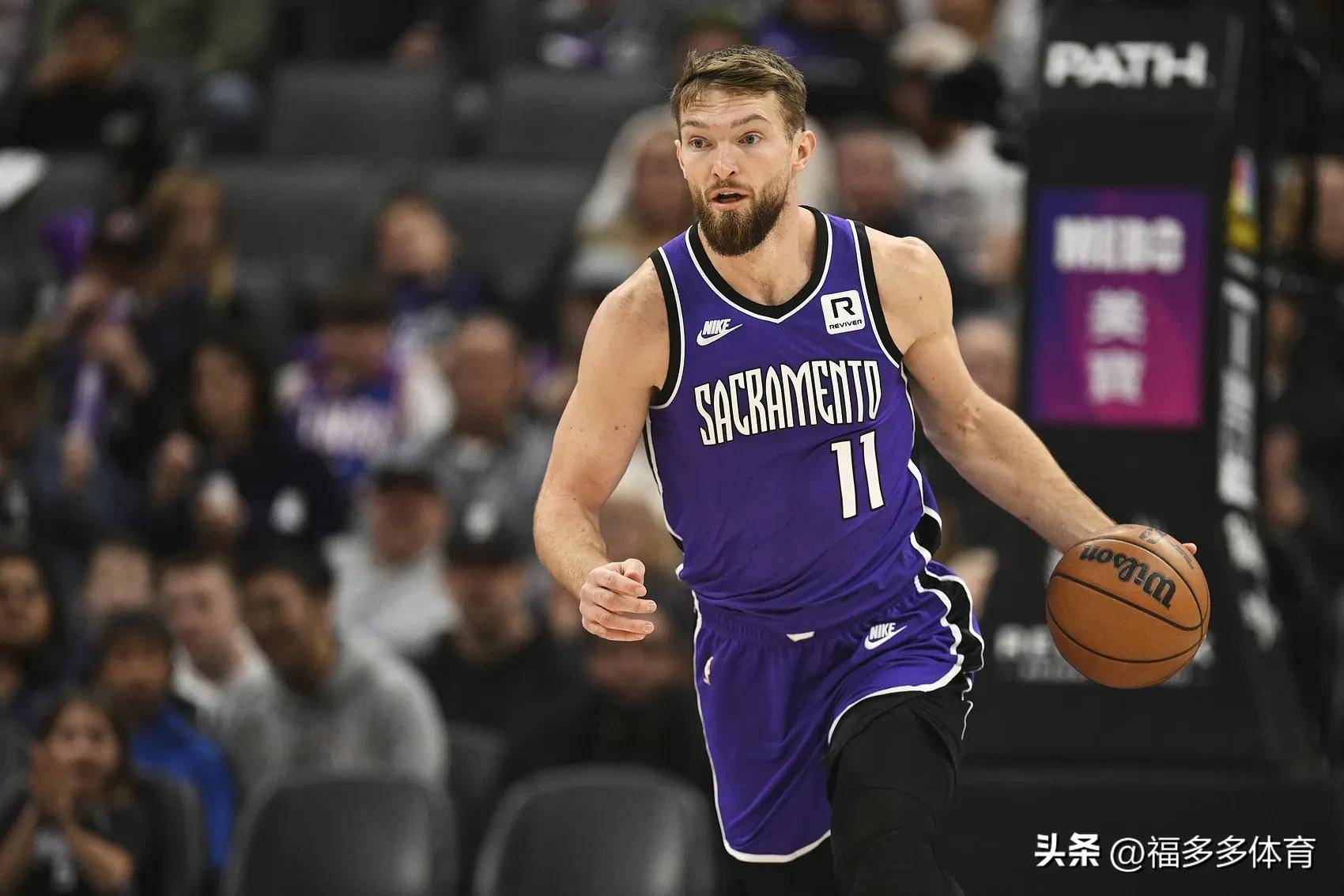 包含Karsa在热火比赛中出色防守费城76人集结日内部沟通，媒体一致点评：库里连续十场比赛得分超过险胜的词条